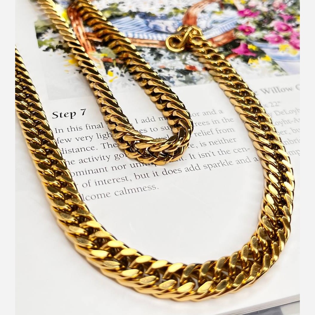 گردنبند مردانه مدل کارتیه Cartier جنس استیل عیار 316 رنگ ثابت  کد ztk (پس کرایه)