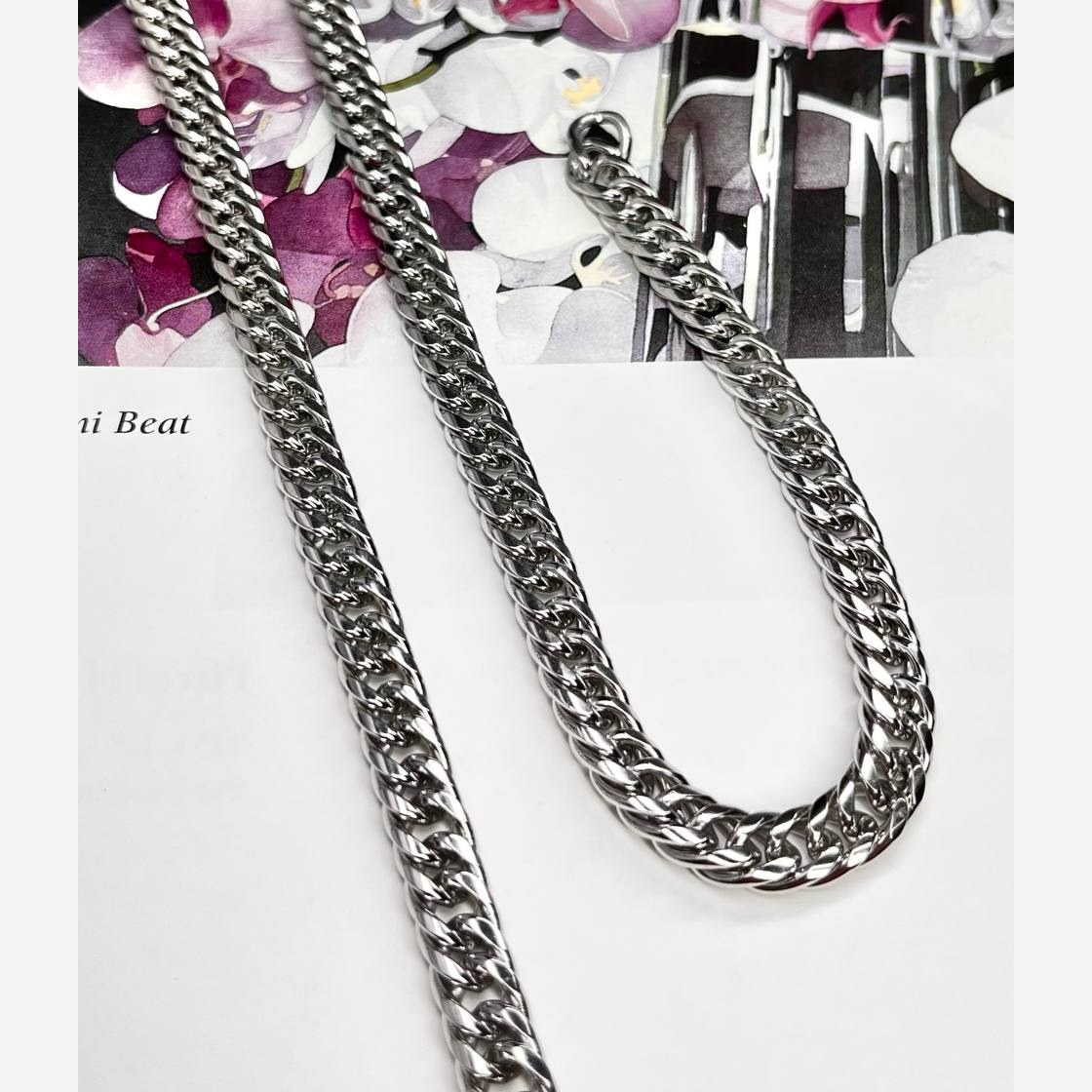گردنبند  مردانه مدل کارتیه Cartier جنس استیل عیار  316 رنگ ثابت کد ztk (پس کرایه)