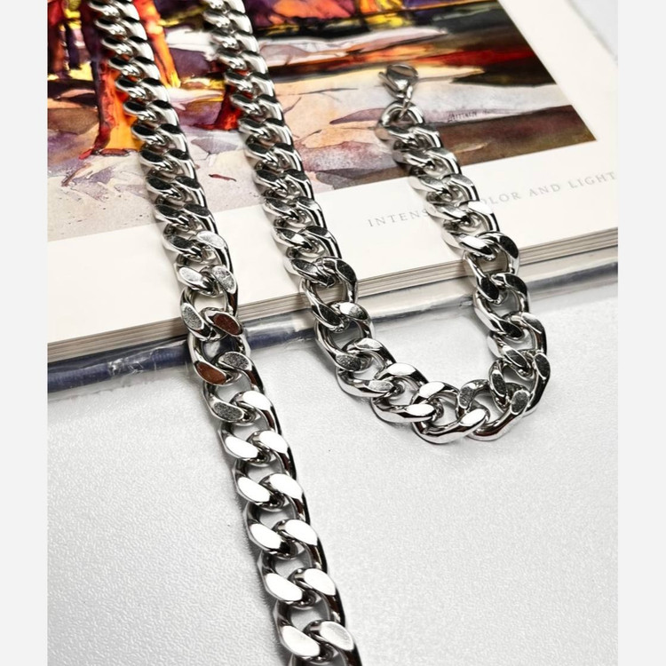 گردنبند مردانه مدل کارتیه Cartier جنس استیل عیار 316 رنگ ثابت کد ztk (پس کرایه)