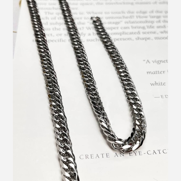 گردنبند مردانه مدل کارتیه Cartier جنس استیل عیار 316 رنگ ثابت کد ztk (پس کرایه)