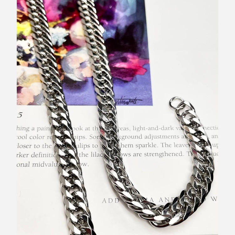 گردنبند مردانه مدل کارتیه Cartier جنس استیل عیار 316 رنگ ثابت کد ztk (پس کرایه)
