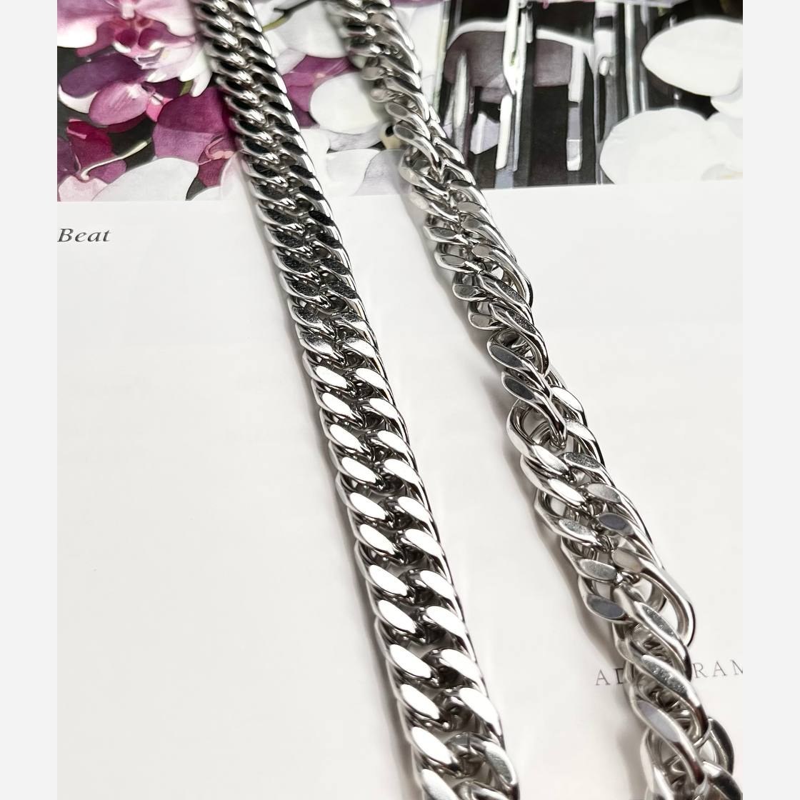 گردنبند مردانه  مدل کارتیه Cartier جنس استیل عیار 316 رنگ ثابت کد  ztk (پس کرایه)