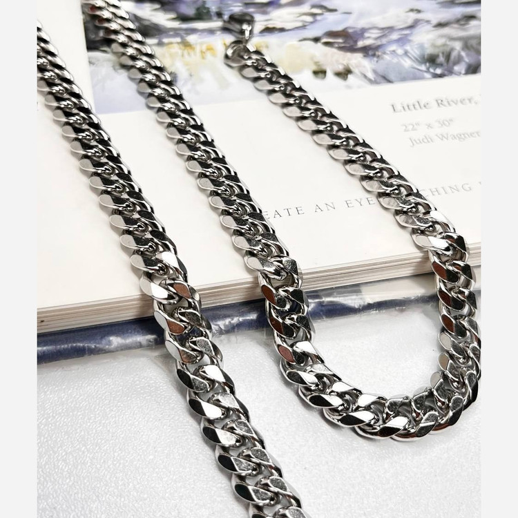 گردنبند مردانه مدل کارتیه Cartier جنس استیل عیار 316 رنگ ثابت کد ztk (پس کرایه)