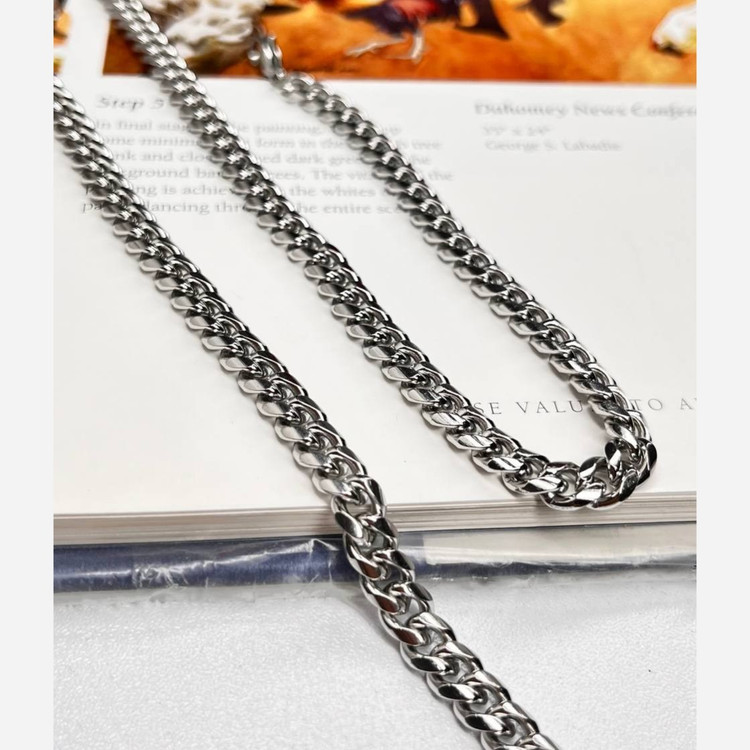 گردنبند مردانه مدل کارتیه Cartier جنس استیل عیار 316 رنگ ثابت کد ztk (پس کرایه)