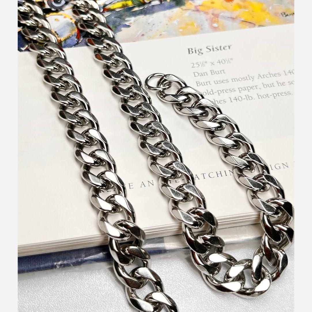 گردنبند  مردانه مدل کارتیه Cartier جنس استیل عیار 316 رنگ ثابت کد ztk (پس کرایه)