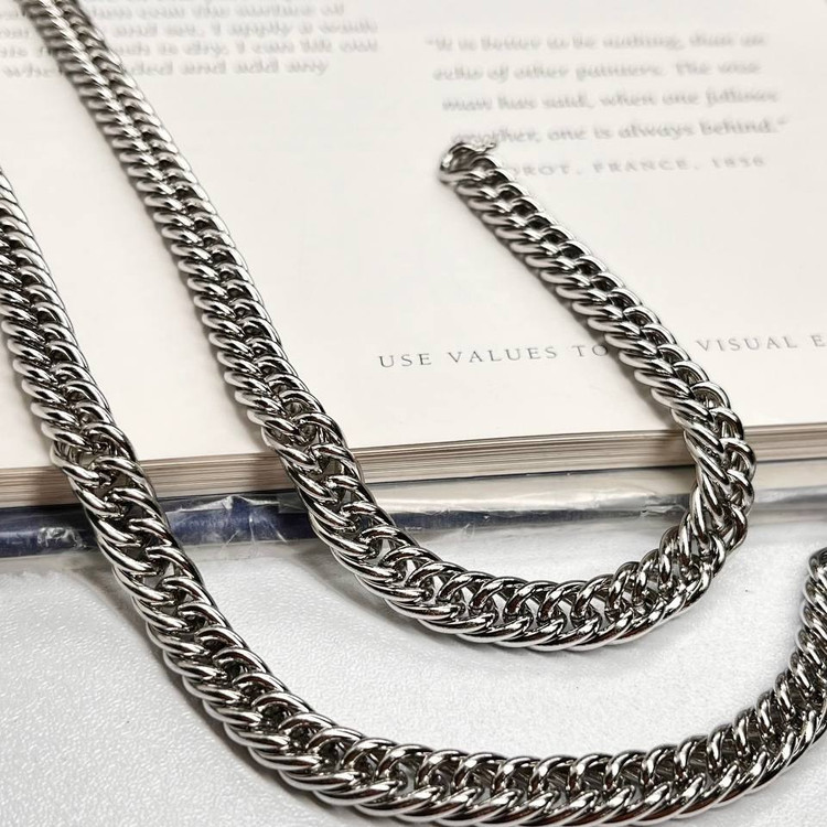 گردنبند مردانه طرح کارتیه Cartier جنس استیل عیار 316 رنگ ثابت کد ztk (پس کرایه)