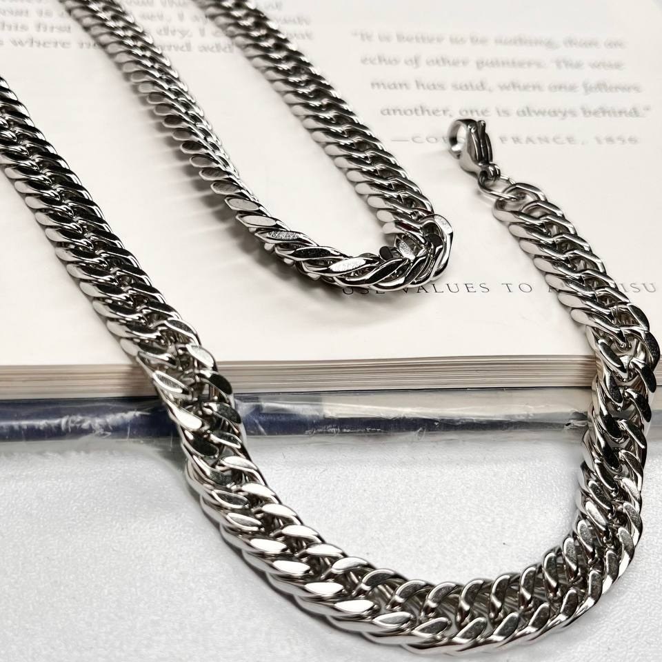 گردنبند مردانه طرح کارتیه Cartier جنس استیل عیار 316 رنگ  ثابت  کد ztk (پس کرایه)