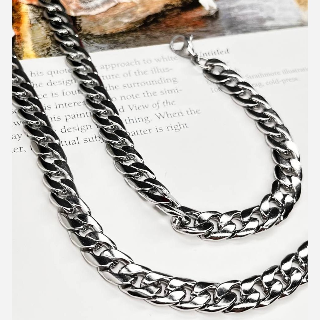 گردنبند مردانه مدل کارتیه Cartier جنس استیل عیار 316 رنگ ثابت کد ztk (پس کرایه)