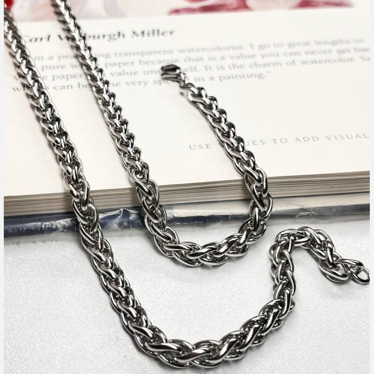 گردنبند مردانه طرح کارتیه Cartier جنس استیل عیار 316 رنگ کاملا ثابت کد ztk (پس کرایه)