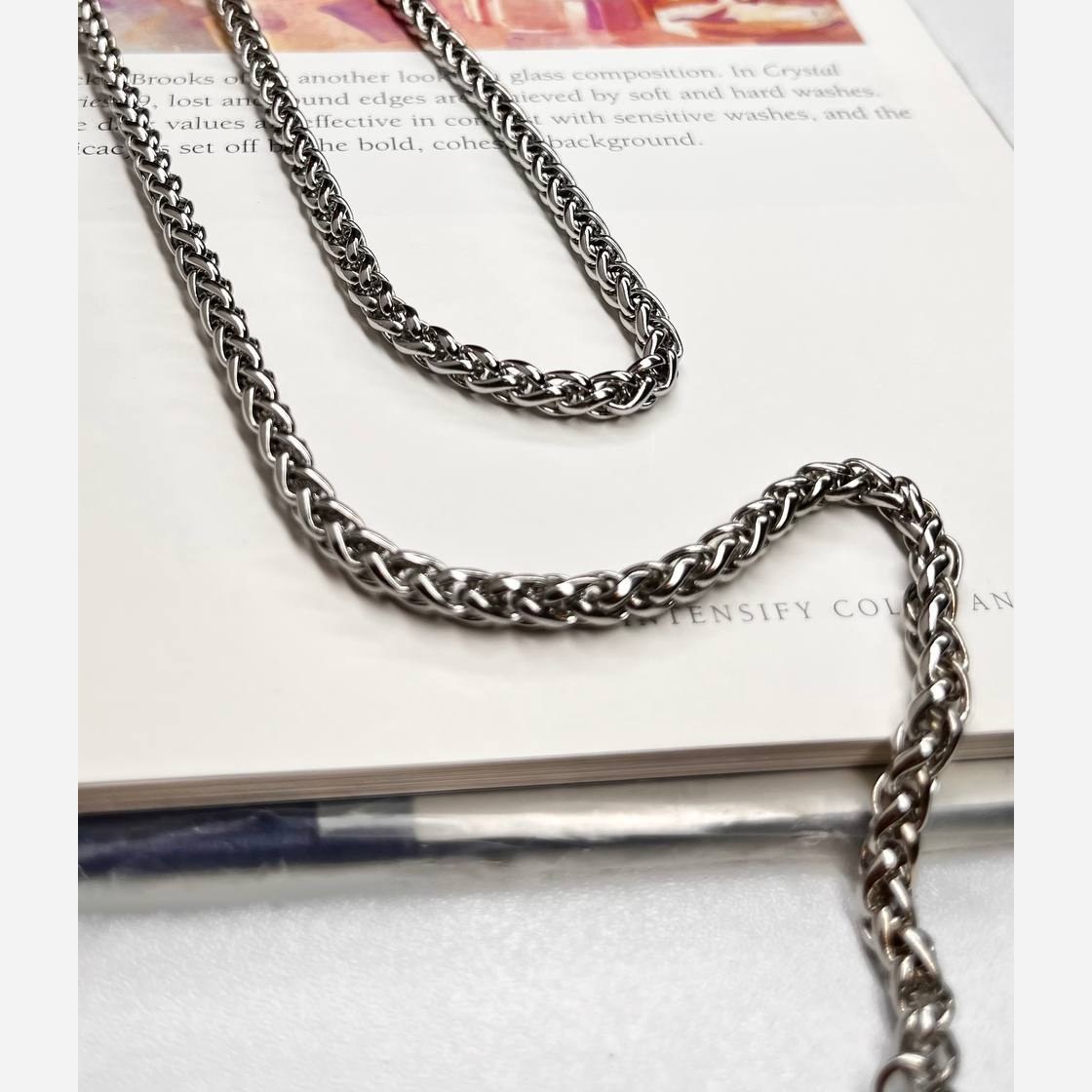 گردنبند مردانه طرح کارتیه Cartier جنس استیل عیار  316 رنگ ثابت کد ztk (پس کرایه)