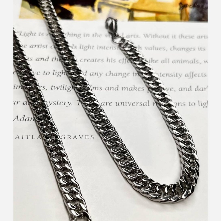 گردنبند مردانه طرح کارتیه Cartier جنس استیل عیار 316 رنگ ثابت کد ztk (پس کرایه)