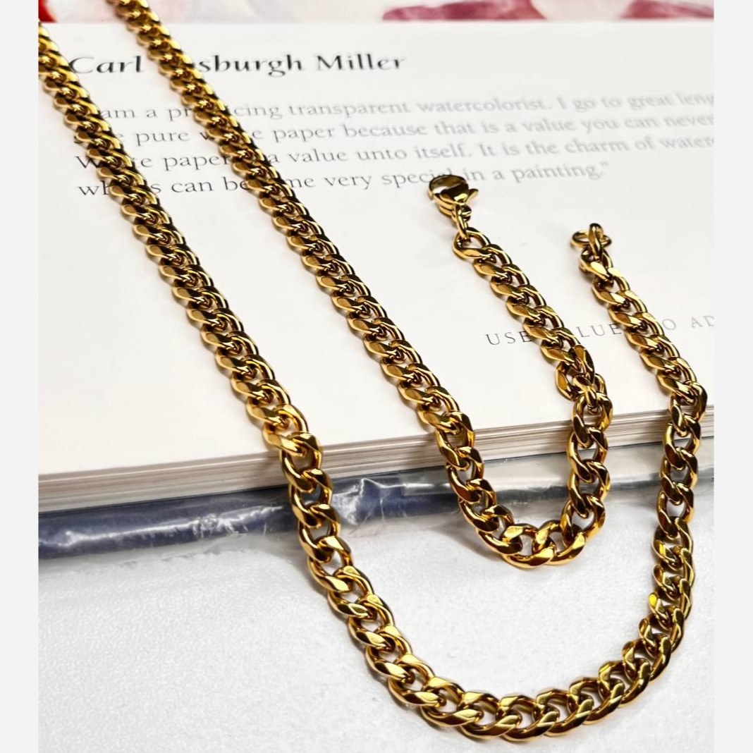 گردنبند مردانه  طرح کارتیه Cartier جنس استیل عیار 316 رنگ  ثابت کد ztk (پس کرایه)