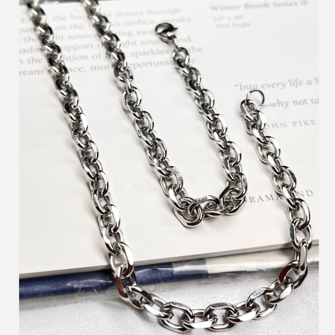 گردنبند مردانه  طرح کارتیه Cartier جنس استیل  عیار 316 رنگ ثابت کد ztk (پس کرایه)