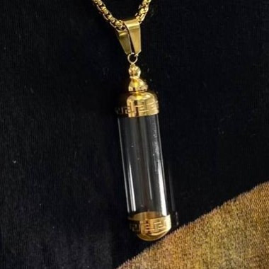گردنبند اسپرت طرح کپسول استیل طرح ورساچه همراه با زنجیر رنگ ثابت کد ztk (پس کرایه)