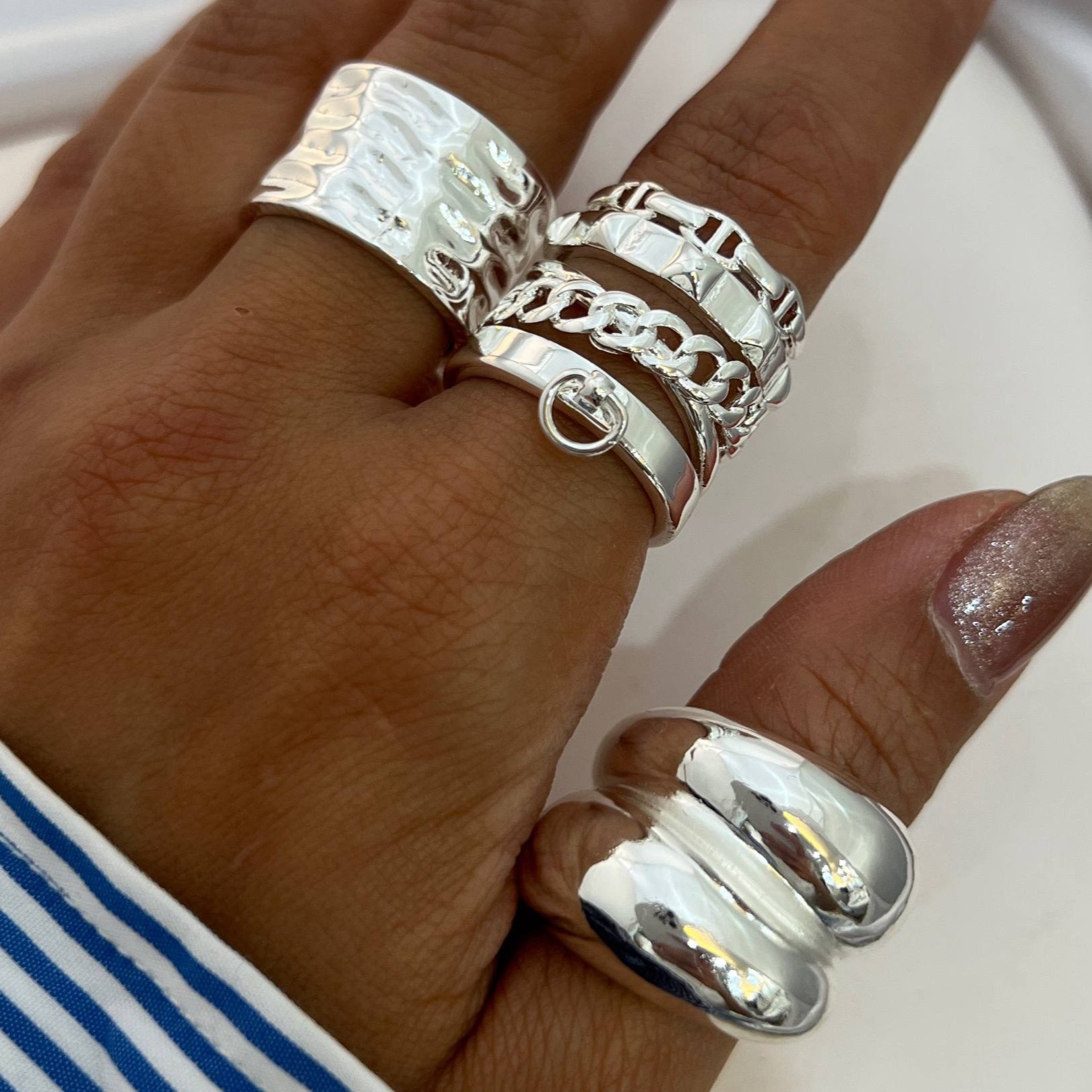 انگشتر زنانه مینیمال طرح کارتیه Cartier فری سایز freesize رنگ ثابت کد ztj (پس کرایه)