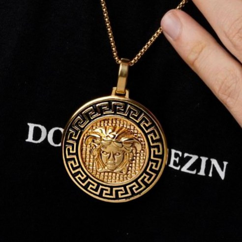گردنبند های اسپرت طرح ورساچه Versace نگین کاری شده رنگ ثابت کد zsm (پس کرایه)
