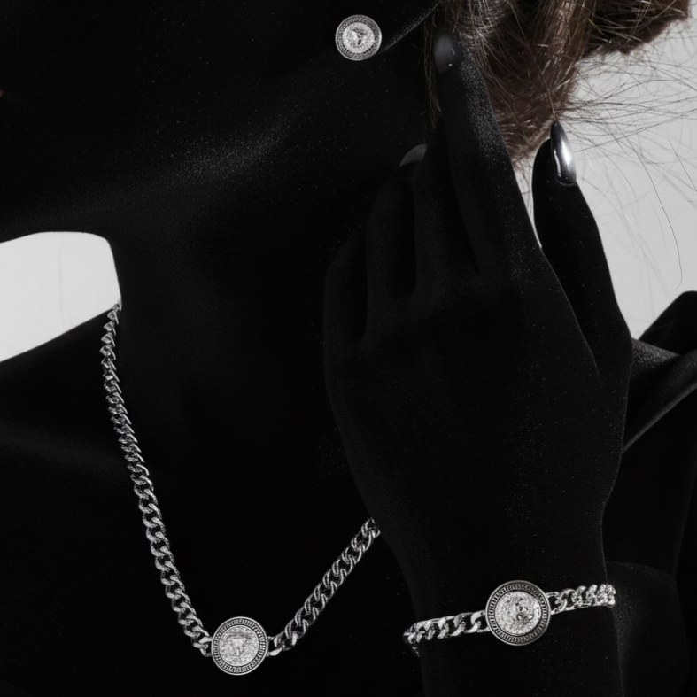 ست گردنبند و گوشواره و دستبند زنانه طرح ورساچه Versace رنگ  ثابت کد zmp (پس کرایه)