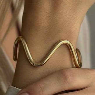 دستبند بنگل زنانه مینیمال طرح موج فری سایز freesize رنگ ثابت کد ztj (پس کرایه)