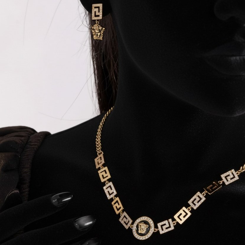 ست گردنبند و گوشواره زنانه طرح ورساچه Versace رنگ ثابت کد zmp (پس کرایه)