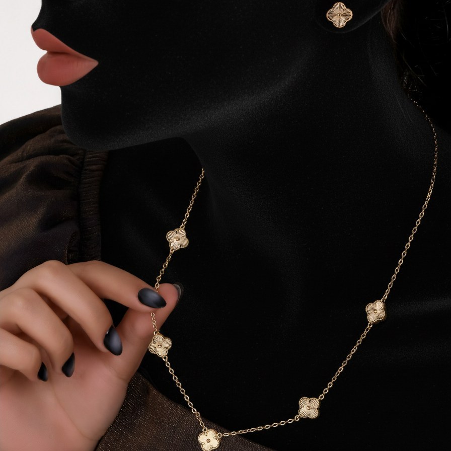 ست گردنبند و گوشواره زنانه طرح ونکلیف VanCleef رنگ ثابت کد zmp (پس کرایه)