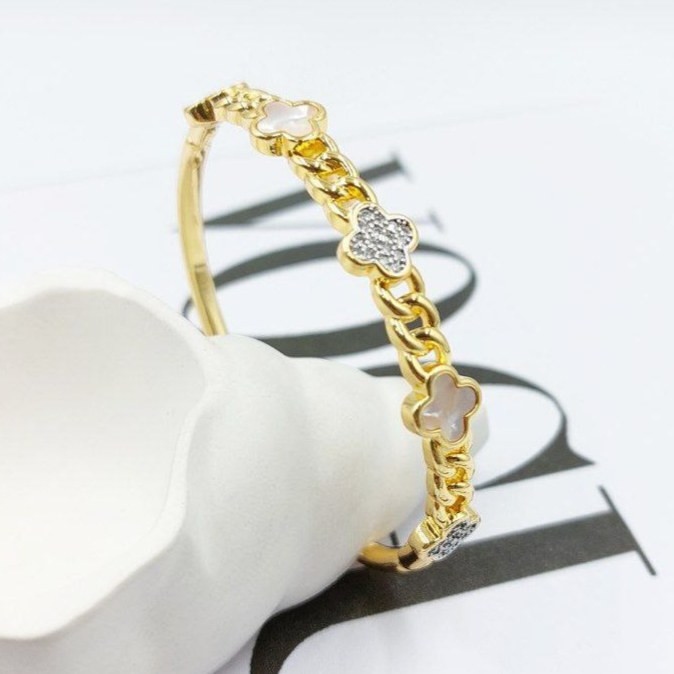 دستبند زنانه طرح ونکلیف VanCleef و کارتیه Cartier نگین کاری شده فری سایز freesize رنگ ثابت کد zmp (پس کرایه)