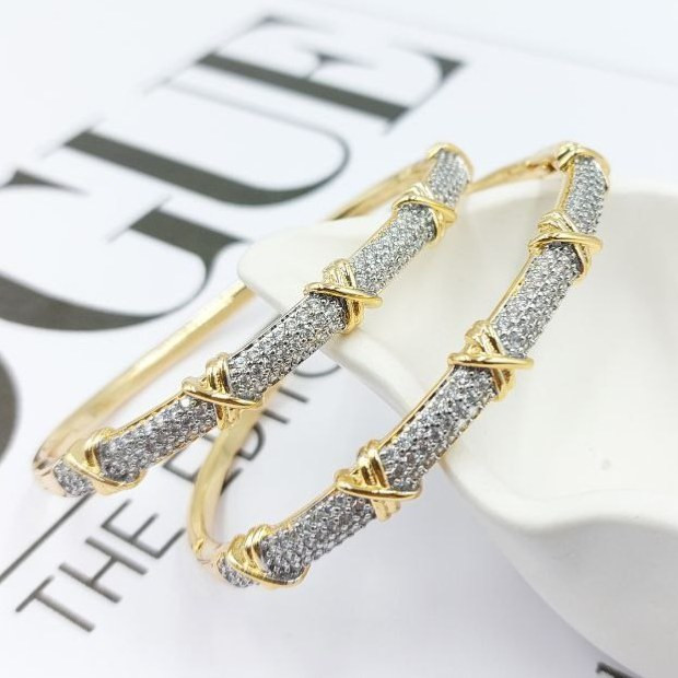 دستبند زنانه مینیمال طرح گره نگین کاری شده فری سایز freesize رنگ ثابت کد zmp (پس کرایه)