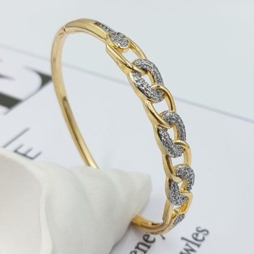 دستبند زنانه طرح کارتیه Cartier نگین کاری شده فری سایز freesize رنگ ثابت کد zmp (پس کرایه)
