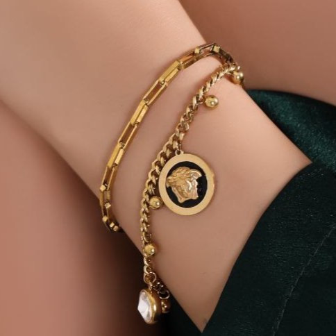 دستبند زنانه دولاین طرح ورساچه Versace،کارتیه Cartier،نگین کاری شده فری سایز freesize رنگ ثابت کد zmp (پس کرایه)