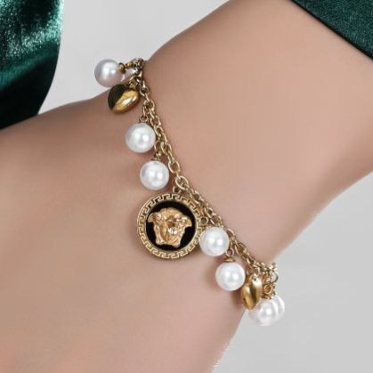 دستبند زنانه دولاین طرح ورساچه Versace،کارتیه Cartier،نگین کاری شده فری سایز freesize رنگ ثابت کد zmp (پس کرایه)