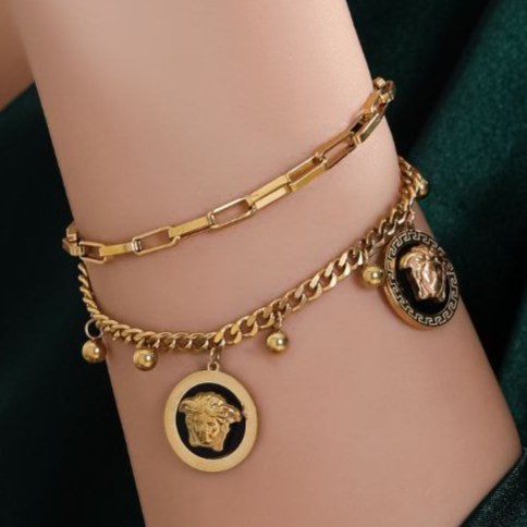 دستبند زنانه دولاین طرح ورساچه Versace،کارتیه Cartier،نگین کاری شده فری سایز freesize رنگ ثابت کد zmp (پس کرایه)
