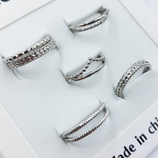 انگشتر های پک 5 عددی در طرح های متنوع فری سایز freesize رنگ ثابت با کیفیت کد zmp (پس کرایه)