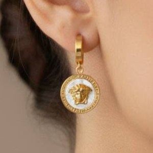 گوشواره زنانه طرح ورساچه Versace رنگ کاملا ثابت کد zgy (پس کرایه)