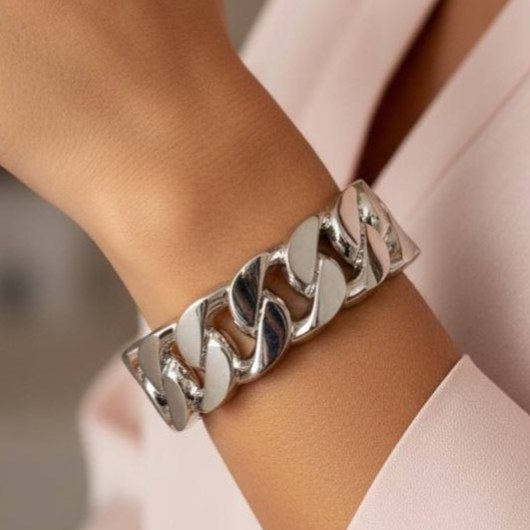دستبند زنانه طرح کارتیه Cartier پهن فری سایز freesize رنگ ثابت کد zgy (پس کرایه)