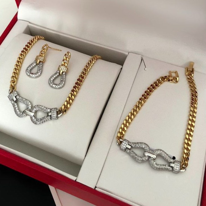 ست گردنبند و گوشواره و دستبند زنانه طرح کارتیه Cartier رنگ ثابت کد zsm (پس کرایه)