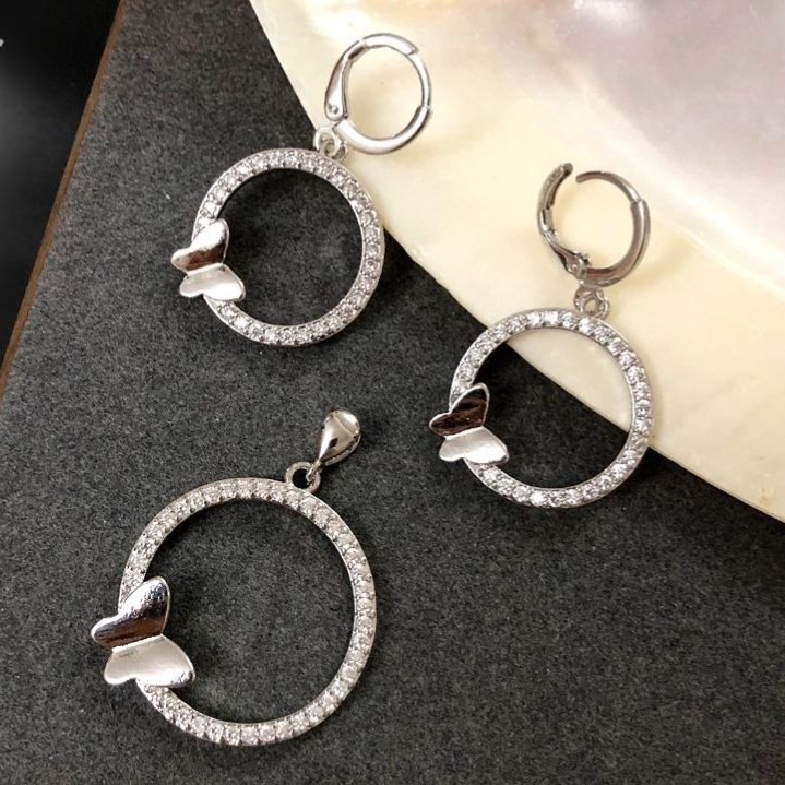 ست گردنبند و گوشواره زنانه طرح حلقه ای نگین دار پروانه ای رنگ کاملا ثابت کد zsm (پس کرایه)