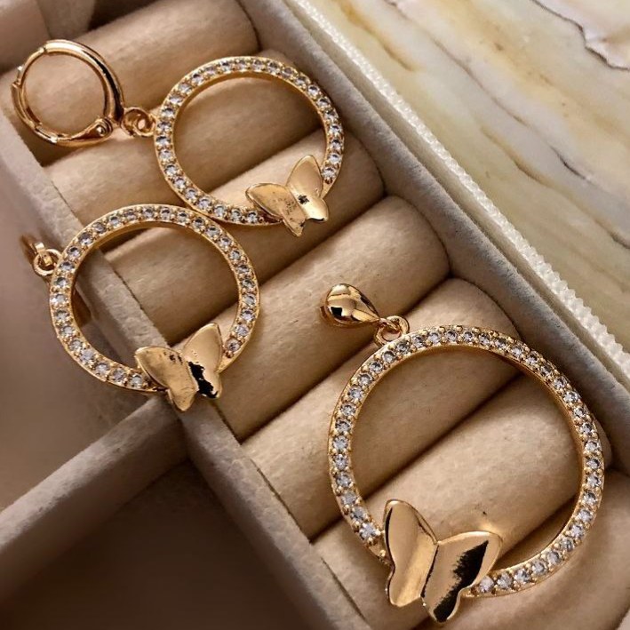 ست گردنبند و گوشواره زنانه طرح حلقه ای نگین دار پروانه ای رنگ کاملا ثابت کد zsm (پس کرایه)