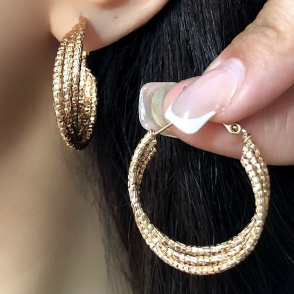 گوشواره زنانه ژوپینگ ماری طرح پاپیونی رنگ کاملا ثابت کد sm (پس کرایه)