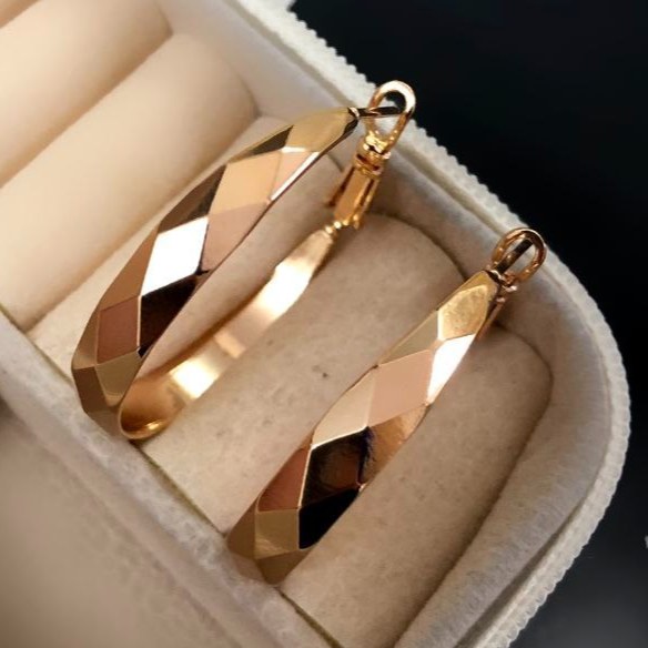 گوشواره زنانه ژوپینگ حلقه ای طرح تراش خورده رنگ کاملا ثابت کد sm (پس کرایه)