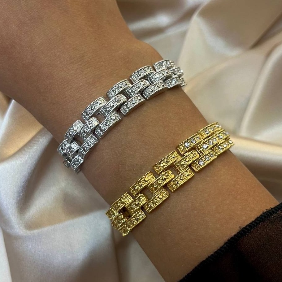 دستبند نگین دار زنانه طرح Rolex رولکس کره ای فری سایز freesize رنگ ثابت کد sm (پس کرایه)