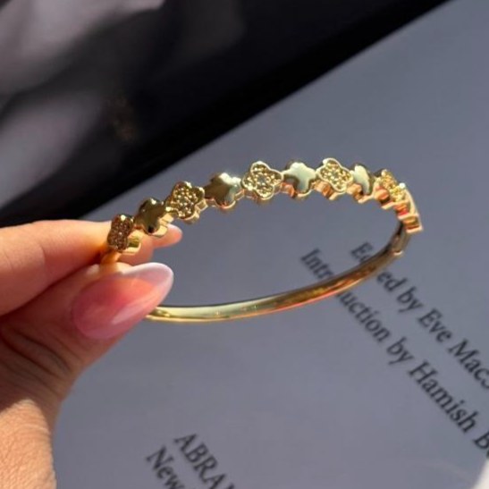دستبند النگویی نگین دار زنانه طرح کارتیه Cartier فری سایز freesize رنگ ثابت کد sm (پس کرایه)