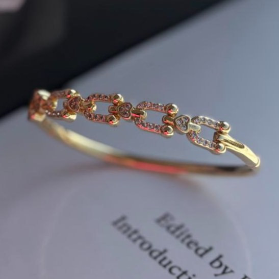 دستبند النگویی نگین دار زنانه طرح کارتیه Cartier فری سایز freesize رنگ ثابت کد sm (پس کرایه)