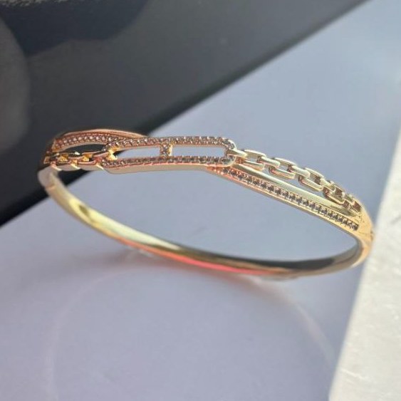 دستبند النگویی نگین دار زنانه طرح کارتیه Cartier فری سایز freesize رنگ ثابت کد sm (پس کرایه)