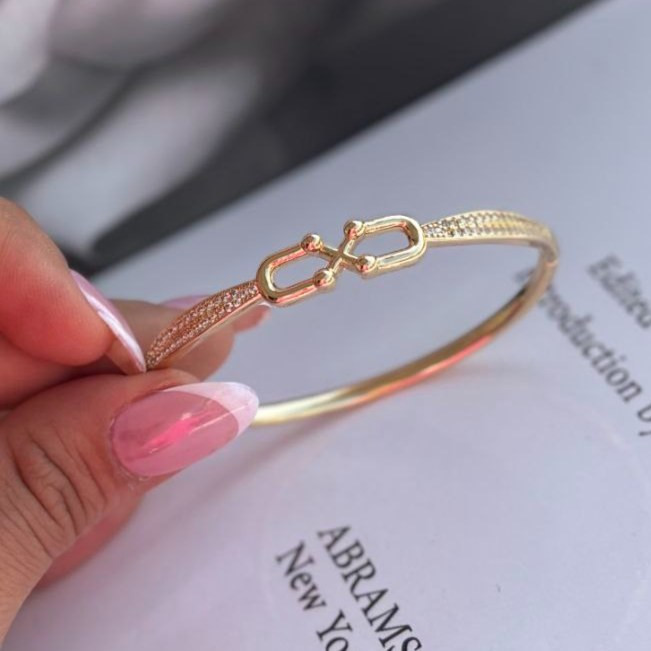 دستبند النگویی نگین دار زنانه طرح کارتیه Cartier فری سایز freesize رنگ ثابت کد sm (پس کرایه)