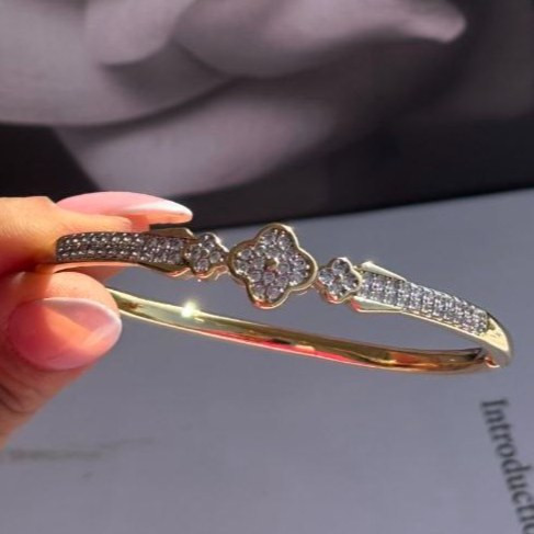 دستبند نگین دار زنانه طرح تیفانی فری سایز freesize رنگ کاملا ثابت کد sm (پس کرایه)