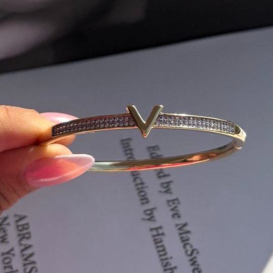 دستبند نگین دار زنانه طرح ونکلیف Van Cleef فری سایز freesize رنگ کاملا ثابت کد sm (پس کرایه)