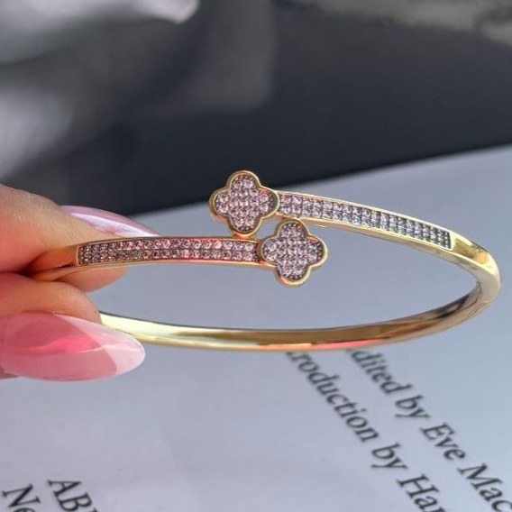 دستبند نگین دار زنانه طرح ونکلیف Van Cleef فری سایز freesize رنگ کاملا ثابت کد sm (پس کرایه)