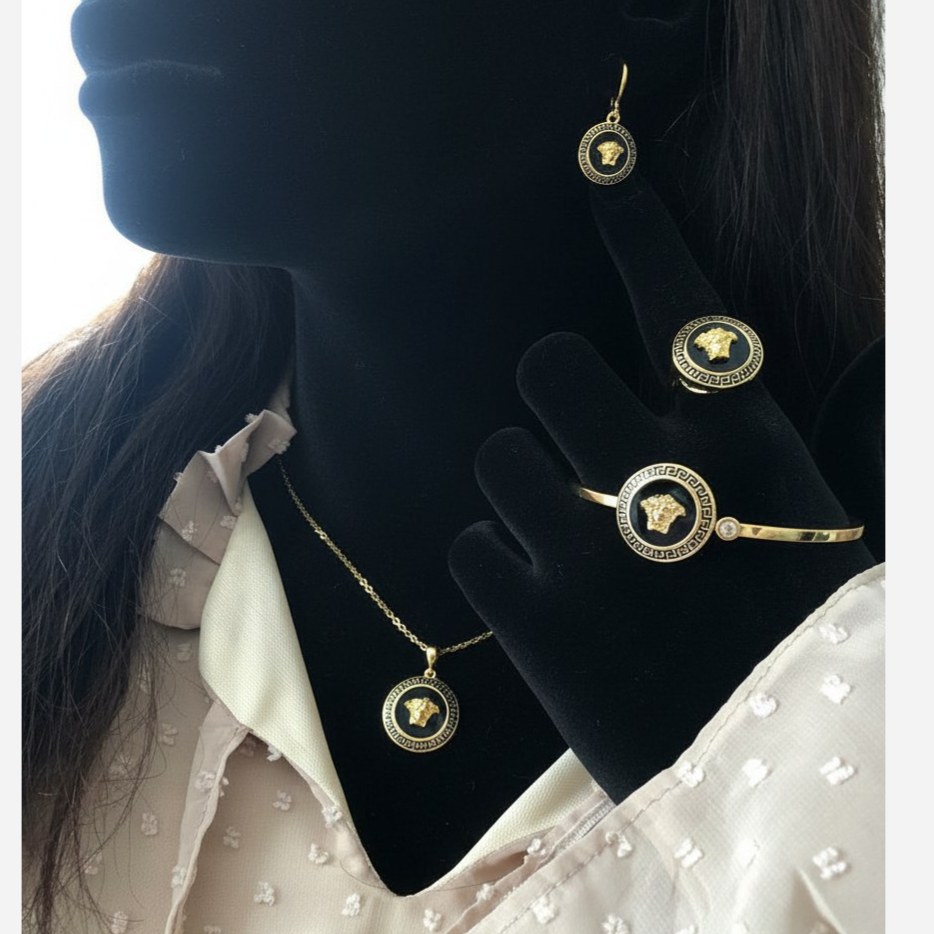 ست کامل زنانه نگین دار طرح ورساچه Versace رنگ کاملا ثابت کد sm (پس کرایه)
