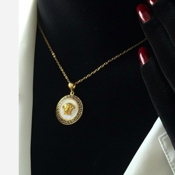 نیم ست گردنبند و گوشواره و انگشتر زنانه طرح ورساچه Versace رنگ کاملا ثابت کد sm (پس کرایه)
