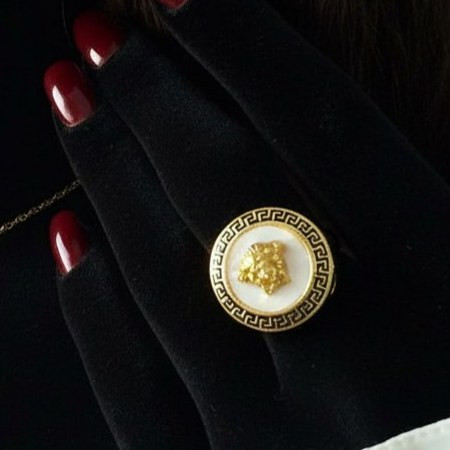 نیم ست گردنبند و گوشواره و انگشتر زنانه طرح ورساچه Versace رنگ کاملا ثابت کد sm (پس کرایه)