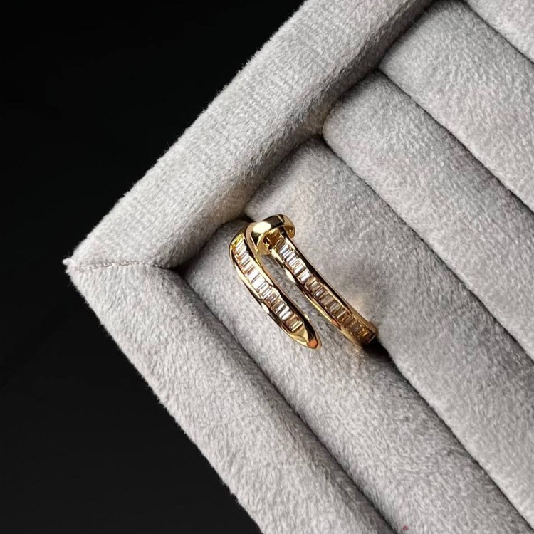 انگشتر زنانه نگین دار دولاین طرح پروانه ای فری سایز Freesize رنگ کاملا ثابت کد tk (پس کرایه)